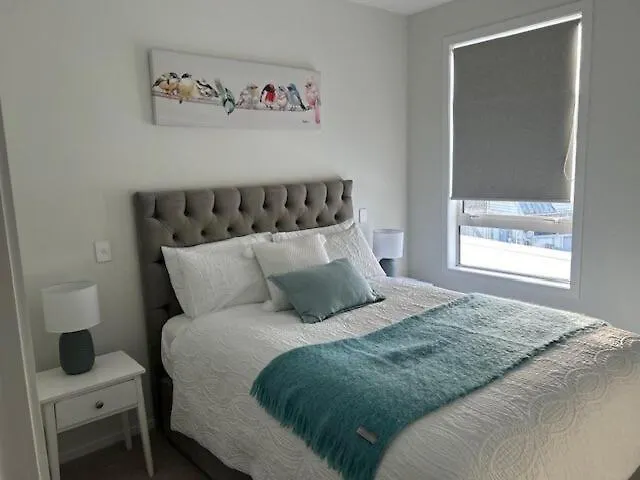 Stunning Executive Family Home! Paraparaumu Apartment