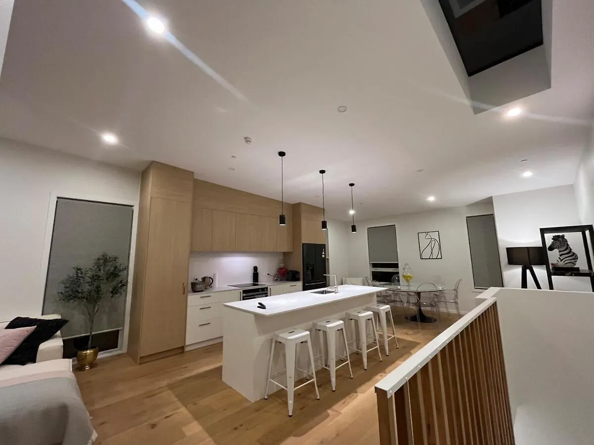 Apartment Stunning Executive Family Home! Paraparaumu